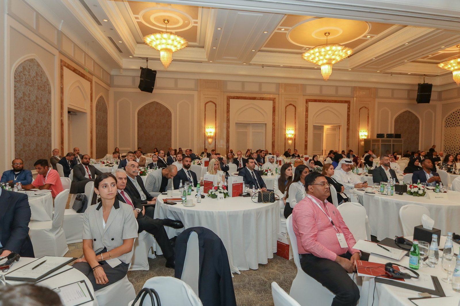 الحضور خلال إحدى الجلسات في اجتماع الجمعية العمومية والمؤتمر لفرع معهد Ciarb في قطر
