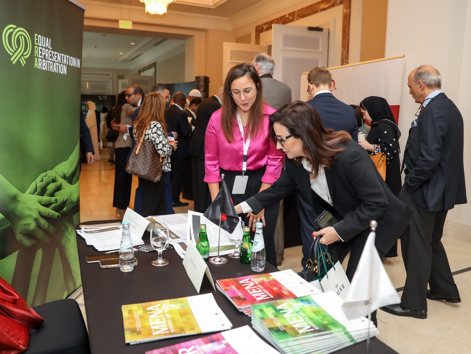 مكتب التسجيل في اجتماع الجمعية العمومية والمؤتمر لفرع معهد Ciarb في قطر