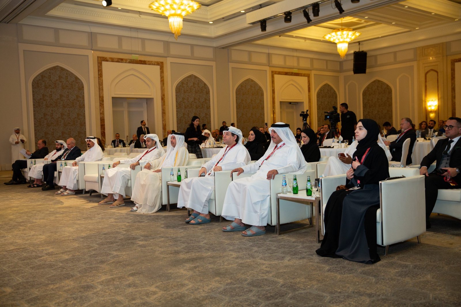 الحضور في قاعة المؤتمر خلال يوم الدوحة الأول للتحكيم